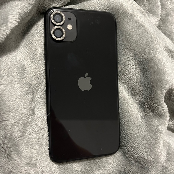 IPHONE 11 FOR SELL! CRICKET WIRELESS CARRIER ONLY.USED BUT GREAT CONDITION.
